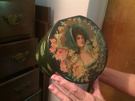 Victorian collar box