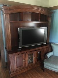 Beautiful entertainment cabinet. Tv not included in the sale.