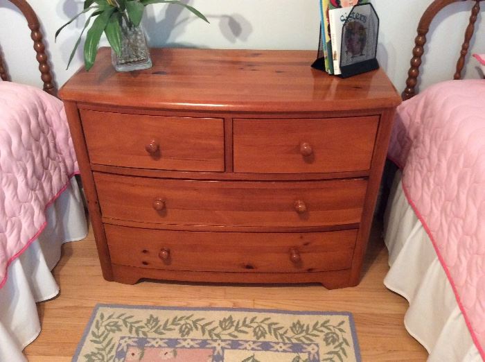 PINE SMALL CHEST