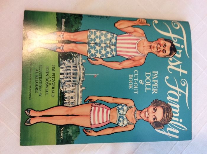 COLLECTIBLE PAPERDOLLS, ALL IN MINT CONDITION