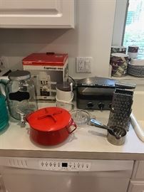 A lot of NICE KITCHENWARE