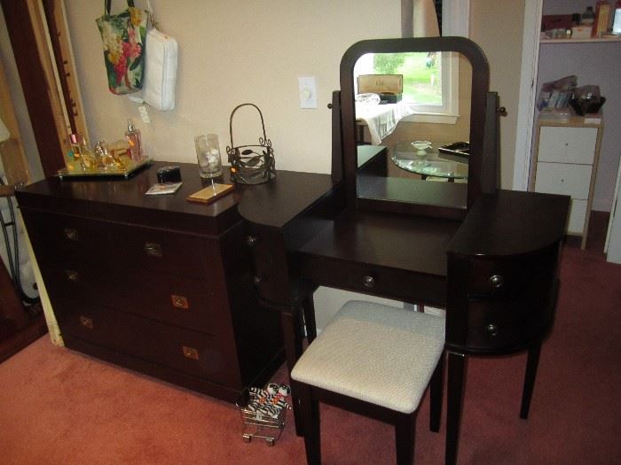 Vanity and chest of drawers