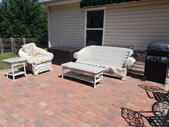 4piece wicker set with cushions