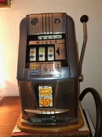 Vintage Mill's .25 Slot Machine