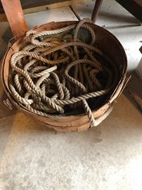 Basket of rope 