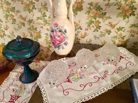 Depression glass, glass animals, porcelain lamp