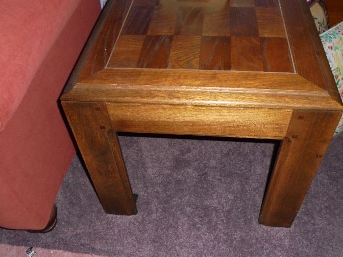 Matching wood end table 1 of 2