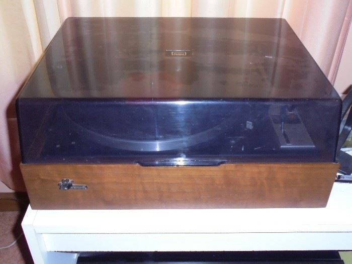 Sansui turn table w/dust cover
