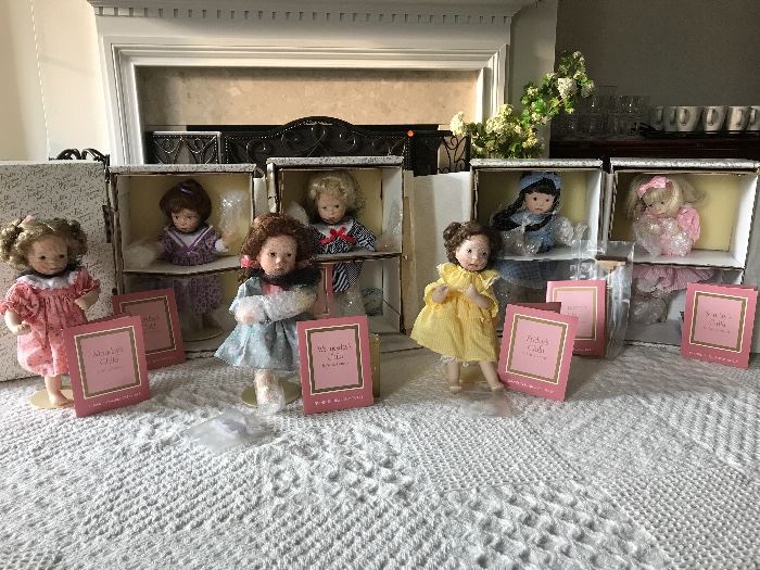 Franklin Heirloom Seven Days of the Week Dolls, by Sylvia Natterer; all with original box and certificate of authentification