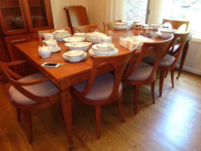very nice walnut dining table w/8 chairs & 3 or 4 leaves