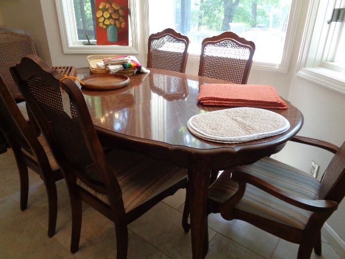 dining table w/leaf & 6 chairs