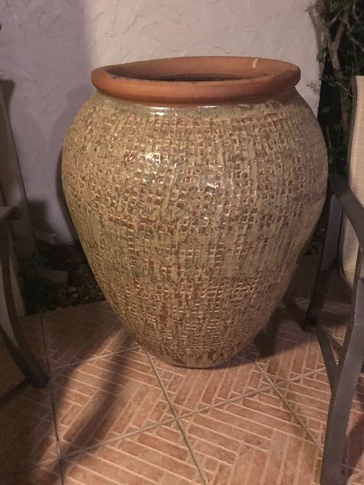 Large very thick 38” x 28” 2-tone beige vase
Can be used as a fountain!