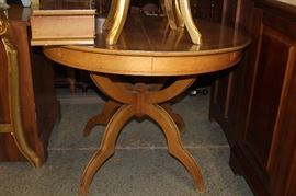 Round Table with leaves