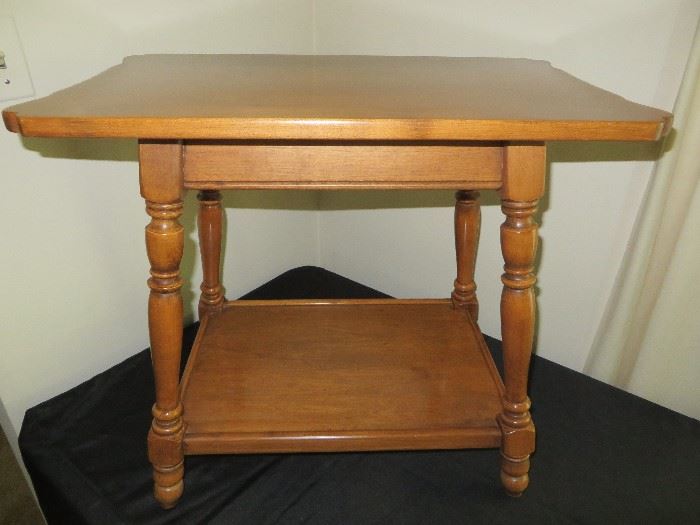 MAPLE TWO TIER ACCENT TABLE
SPRAQUE CARLETON FURNITURE COMPANY

