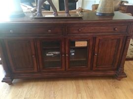 Shenandoah Valley Furniture by Flexsteel console detail