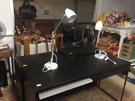 Modular desk set with desk lamps