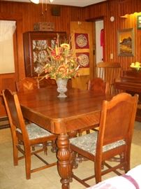 ART DECO ENGLISH PUB TABLE AND CHAIRS
