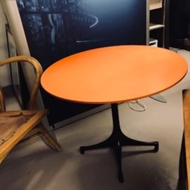 Nelson Swag Leg table