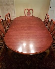 American Drew cherry Queen Anne dining table w/8 chairs