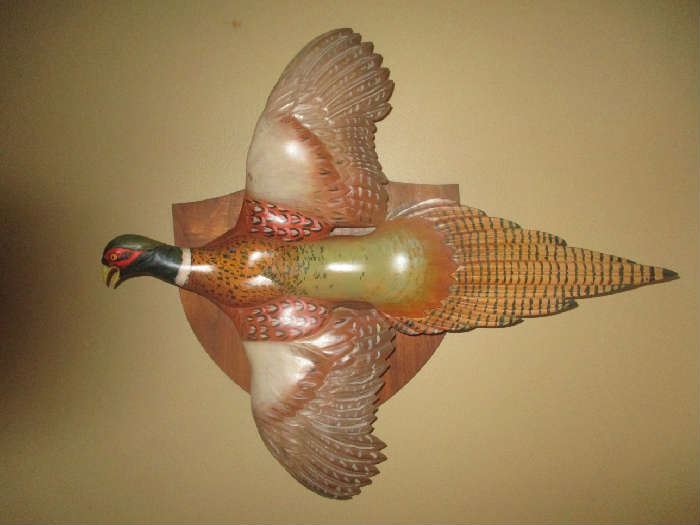 Hand carved pheasant wall hanging, carved by Grand Rapids Carver's, very detailed pheasant and very unique item