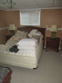 Queen size bed, bedding, Linens and pillows