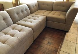 Sectional Sofa Joanthan Lewis 5 pieces (Like New)