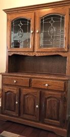 Hutch Oak w Leaded Glass Doors