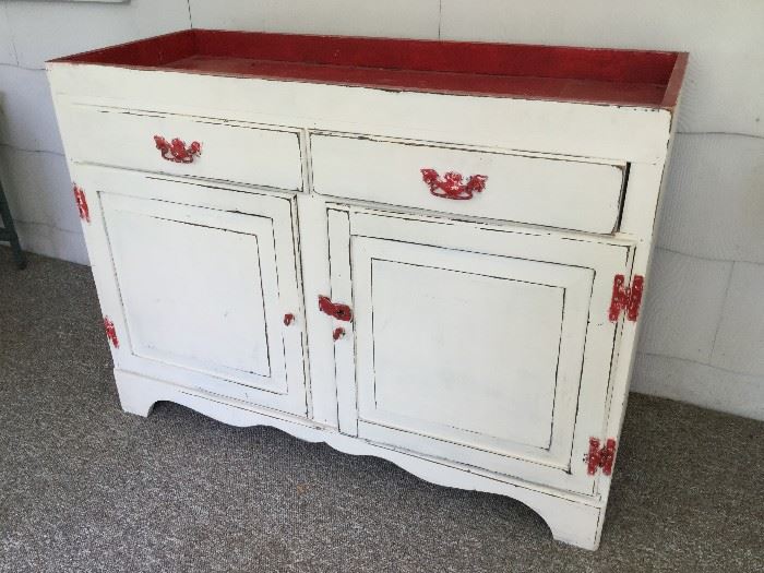 Credenza      http://www.ctonlineauctions.com/detail.asp?id=724341