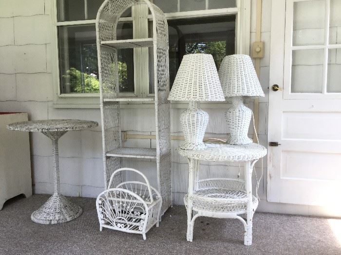  White wicker        http://www.ctonlineauctions.com/detail.asp?id=724340