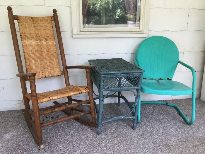  Vintage furniture     http://www.ctonlineauctions.com/detail.asp?id=724343