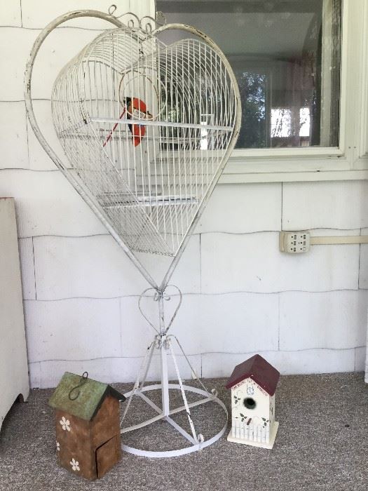 Metal birdcage – Vintage –birdhouses           http://www.ctonlineauctions.com/detail.asp?id=724342