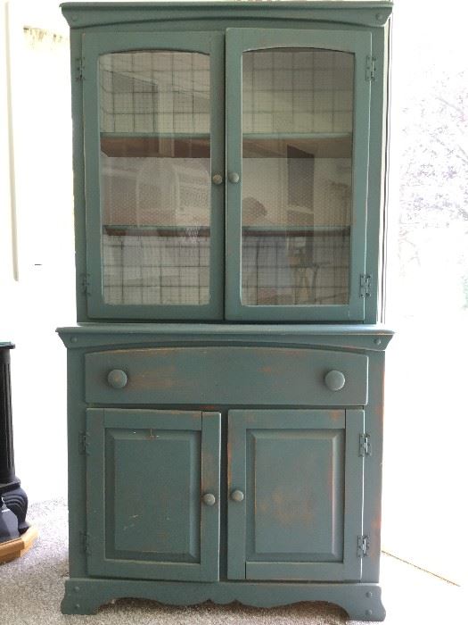 Wooden China cupboard - Green        http://www.ctonlineauctions.com/detail.asp?id=724346