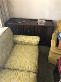 VINTAGE STEREO CONSOLE - IT WORKS!