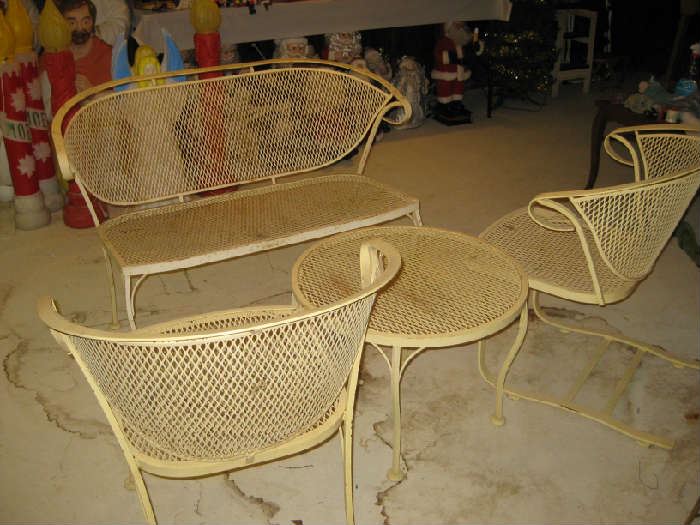 Woodard mesh set ( will be moved to garage)