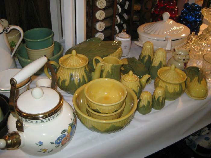Shawnee Pottery corn dishes & cat creamer