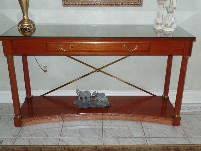 Ethan  Allen hallway table  --Perfect Condition 