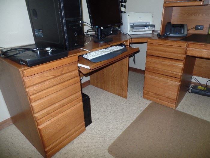 2 PC. Office desk