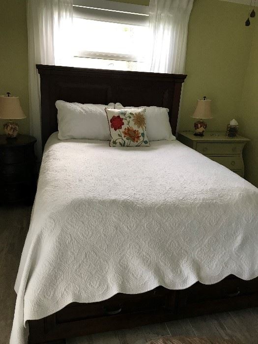 QUEEN PLATFORM BED W/ 2 DRAWERS ON END OF BED, KLUFT QUEEN MATTRESS SET SOLD SEPARATELY