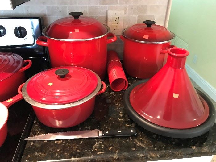 LE CREUSET RED COOKWARE
