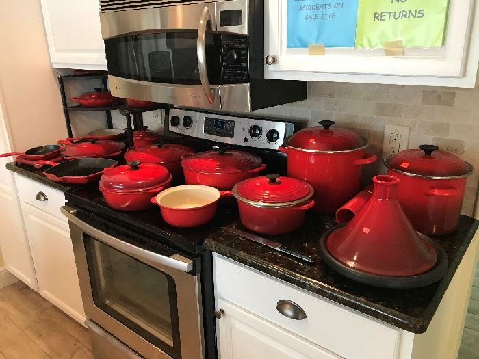 LE CREUSET RED COOKWARE