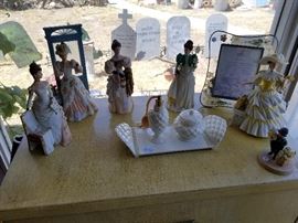 Avon collectibles, vintage dresser