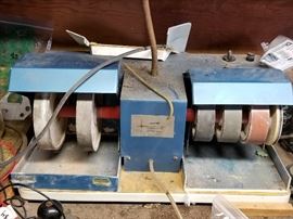 Gem-Tech Diamond Tool grinder/buffer machine. Good working condition - needs a belt.