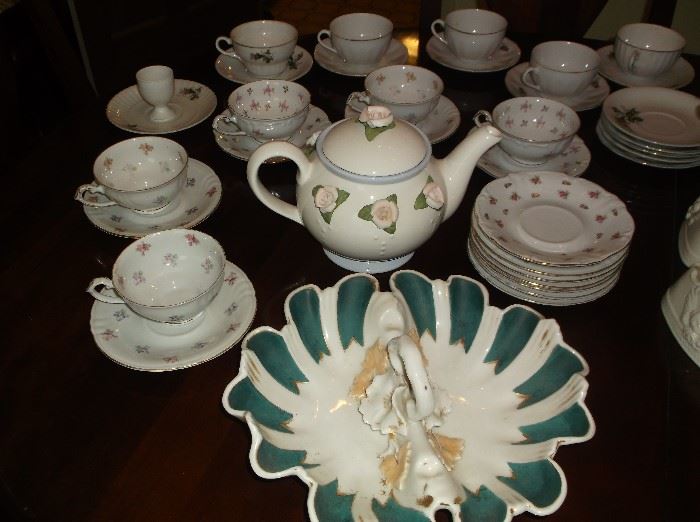 Tea cups & saucers and lobster dish