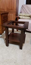 End table / set of 2. ( one is missing glass)