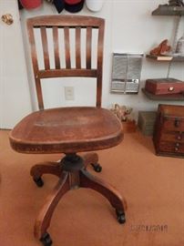 "Murphy" solid office chair with nameplate on back
