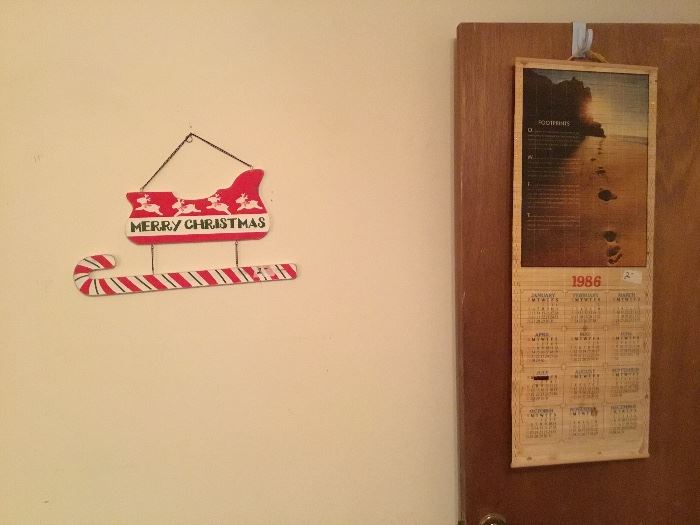 Merry Christmas plaque & vintage calendar