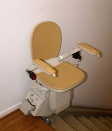 ACORN SUPERGLIDE #130 Stair Lift Rated at 300 lbs has railing for 13 steps