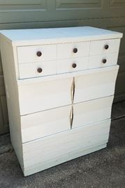 Cute 1950s dresser