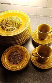 Cantilly Cantenberry dishware - many sets, with coffee cups and saucers