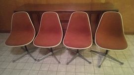 Set (4) of Eames sideshells on swivel star bases